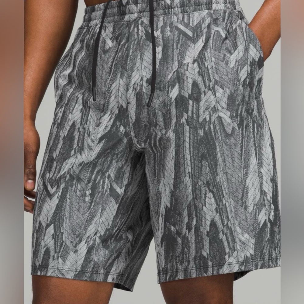 Lululemon Pace Breaker Short 9" Lined Black Gray Herringbone Men Sz L